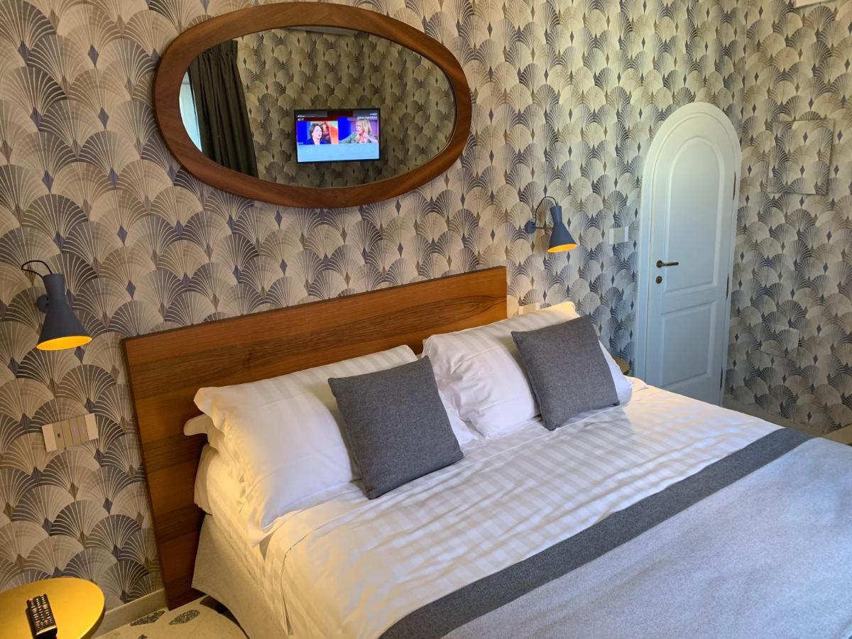 Dimora Del Leone Gaeta Bed & Breakfast Bagian luar foto
