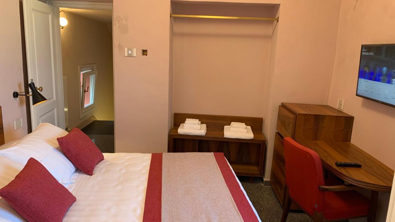 Dimora Del Leone Gaeta Bed & Breakfast Bagian luar foto