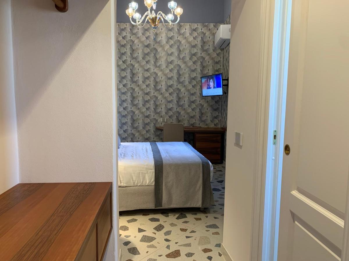 Dimora Del Leone Gaeta Bed & Breakfast Bagian luar foto