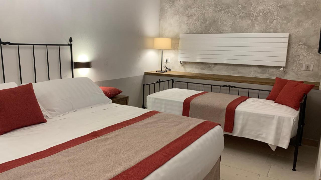 Dimora Del Leone Gaeta Bed & Breakfast Bagian luar foto