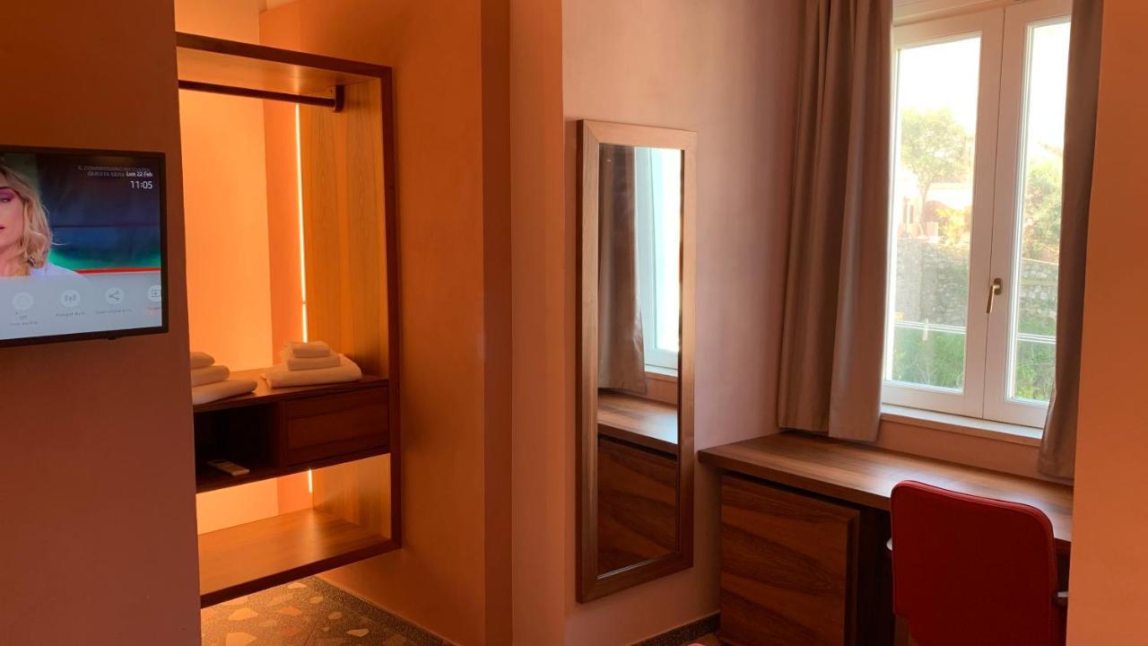 Dimora Del Leone Gaeta Bed & Breakfast Bagian luar foto
