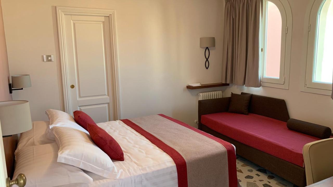 Dimora Del Leone Gaeta Bed & Breakfast Bagian luar foto