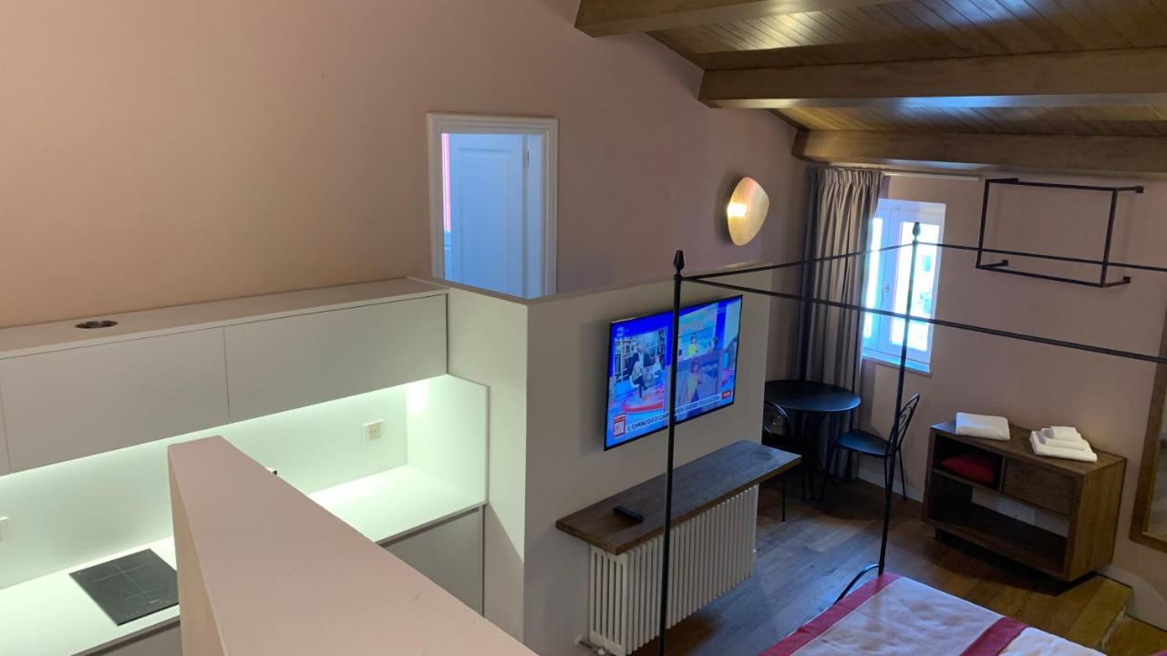 Dimora Del Leone Gaeta Bed & Breakfast Bagian luar foto