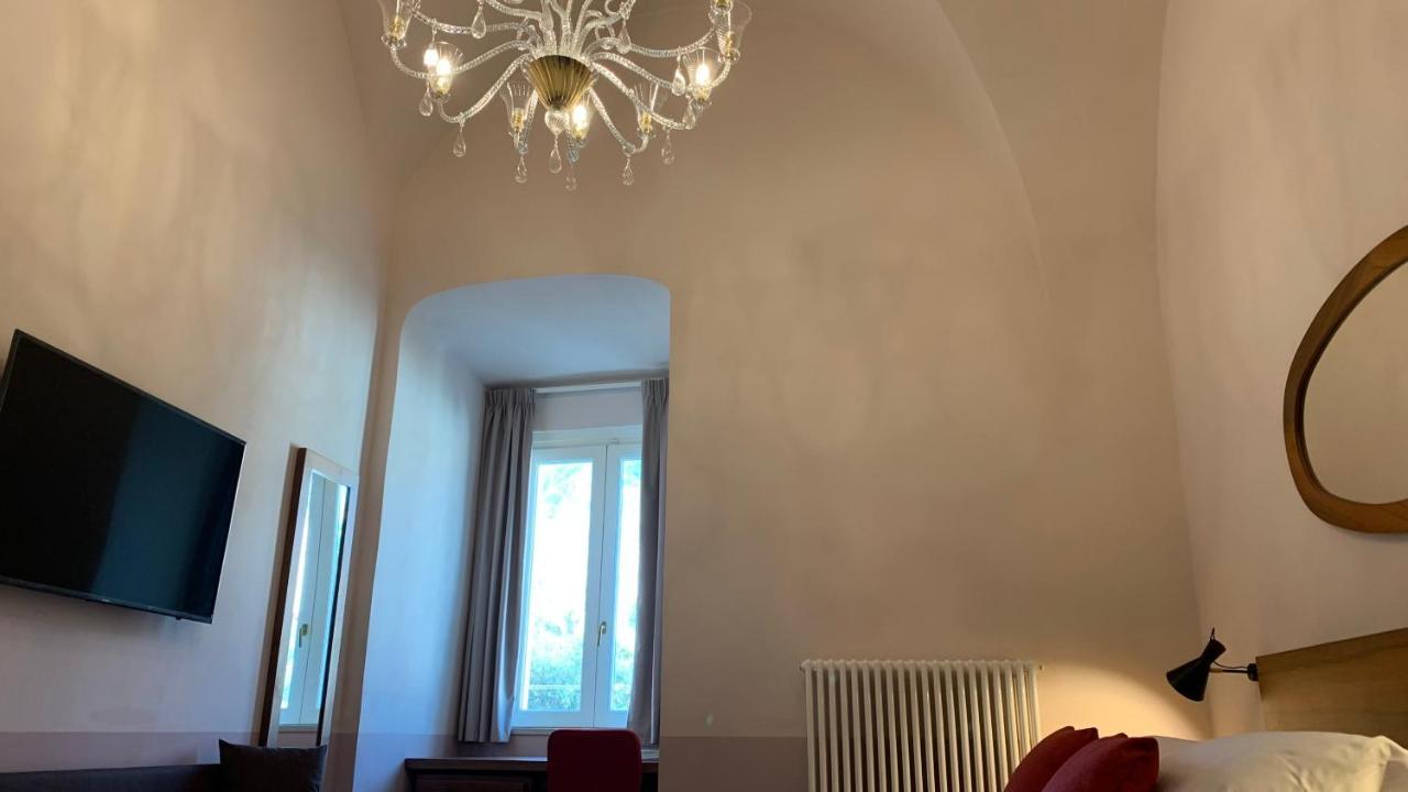 Dimora Del Leone Gaeta Bed & Breakfast Bagian luar foto