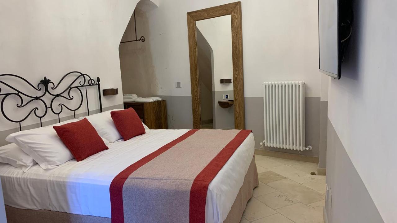 Dimora Del Leone Gaeta Bed & Breakfast Bagian luar foto