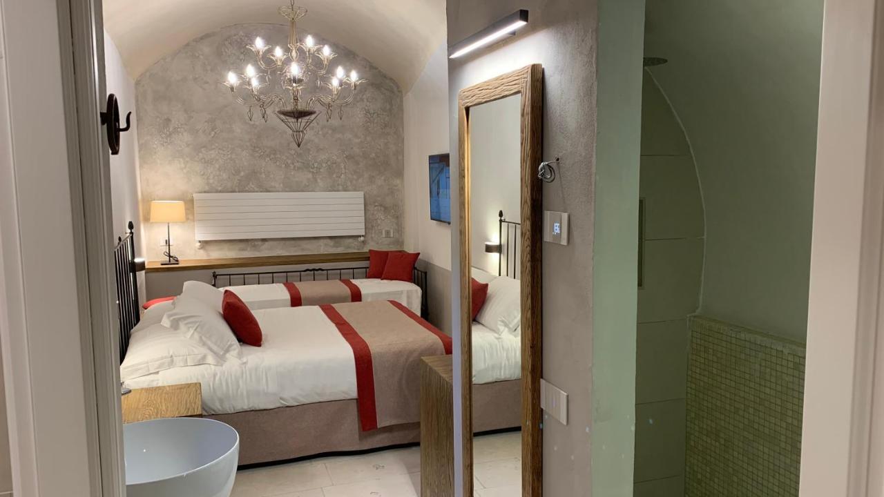 Dimora Del Leone Gaeta Bed & Breakfast Bagian luar foto