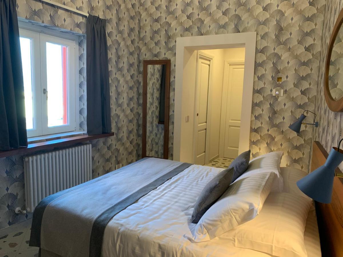 Dimora Del Leone Gaeta Bed & Breakfast Bagian luar foto