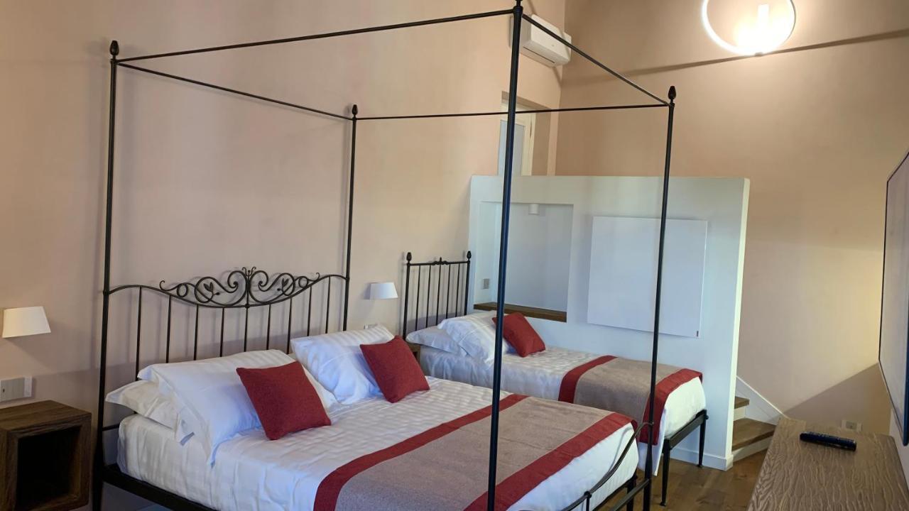 Dimora Del Leone Gaeta Bed & Breakfast Bagian luar foto