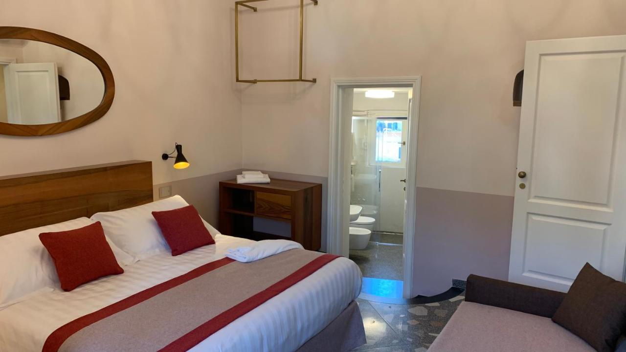 Dimora Del Leone Gaeta Bed & Breakfast Bagian luar foto