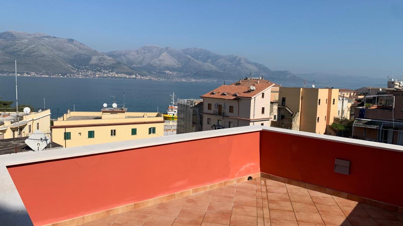 Dimora Del Leone Gaeta Bed & Breakfast Bagian luar foto
