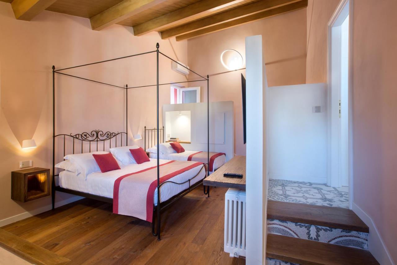 Dimora Del Leone Gaeta Bed & Breakfast Bagian luar foto