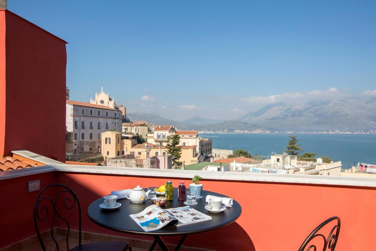 Dimora Del Leone Gaeta Bed & Breakfast Bagian luar foto