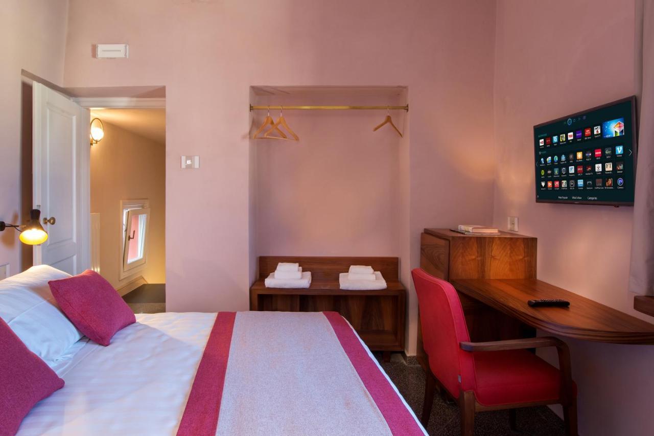 Dimora Del Leone Gaeta Bed & Breakfast Bagian luar foto