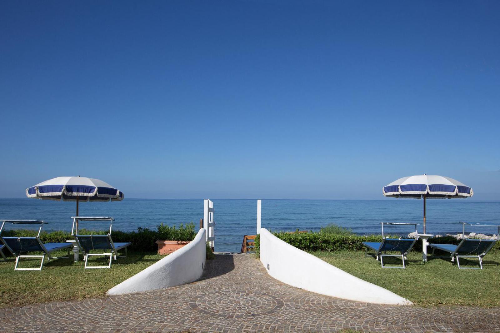 Dimora Del Leone Gaeta Bed & Breakfast Bagian luar foto